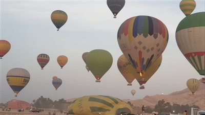 35 رحلة بالون طائر تزين سماء الأقصر وتقل 700 سائح من مختلف الجنسيات
