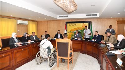 محافظ الفيوم يوجه بتنفيذ عدد من تدخلات الحماية الاجتماعية للفئات الأكثر احتياجًا