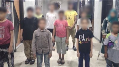 القبض على 6 أشخاص وسيدتين بحوزتهم 17 طفلا لاستخدامهم في التسول