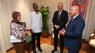 كامل الوزير لابنة عامل مزلقان بني سويف: والدك فخر لكل أب مصري ومثال يُحتذى به