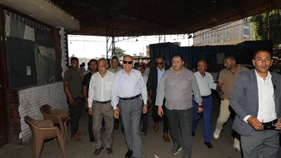 محافظ القاهرة يكلف رؤساء الأحياء بمنع الانتظار الخاطئ وإزالة السلاسل الحديدية والبلوكات الأسمنتية لعدم تعطيل الحركة المرورية