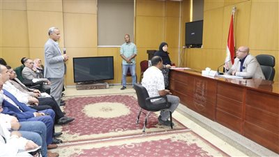 محافظ بني سويف يوجه بعدة إجراءات لحل شكاوى الأهالي.. ورعاية خاصة لأسرة مريضة بالسرطان