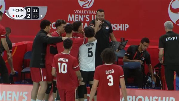 شباب الطائرة 