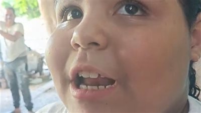 أديت الراجل 5 جنيه وعارفة إن ربنا هيرزقني أكتر منها.. أول تعليق من صغيرة كيس الشيبسي: نفسي أطلع دكتورة