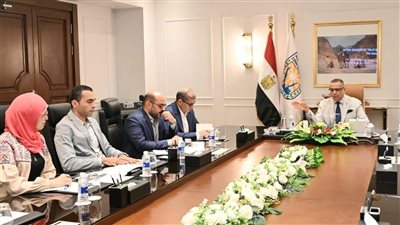 محافظ جنوب سيناء يتابع مستجدات مشروع إنتاج الطاقة الخضراء والهيدروجين الأخضر | صور 