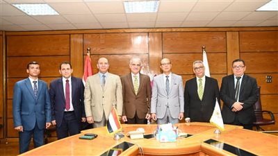 جسر علمي بين جامعتي أسوان وأسيوط بتعاون أكاديمي لدعم برامج الدراسات العليا لكلية التجارة