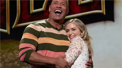 بفضل صداقتنا.. دوين جونسون: إيميلي بلانت ساعدتني على تجسيد أجرأ أدواري