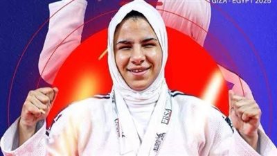 رئيس جامعة القاهرة يهنئ الطالبة أمنية الحسيني بكلية الاقتصاد لفوزها في منافسات بطولة جودو المكفوفين