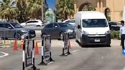 أحمد صيام وأشرف زكي أبرز الحضور.. وصول جثمان المنتج طارق صيام إلى مسجد الشرطة بالشيخ زايد لتشييعه إلى مثواه الأخير 