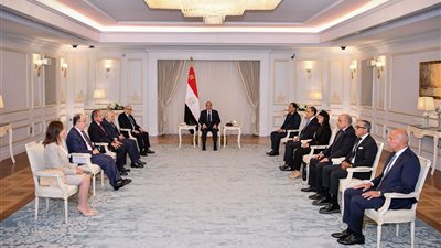 السيسي يؤكد لـ رئيس الوزراء اللبناني موقف مصر الثابت والداعم لسيادة لبنان ووحدة وسلامة أراضيه