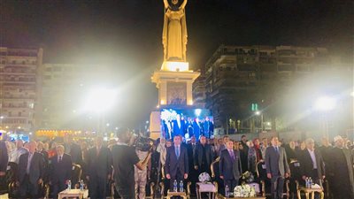 محافظة بورسعيد تحتفل بالطلاب الأوائل في حفل على قناة السويس| صور