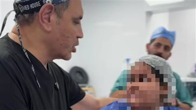 بعد انتقادات واسعة.. استشاري سمنة عن إجرائه تكميم معدة لصغيرة: تأخر التدخل كان سيعرضها لفقدان المفاصل والإعاقة