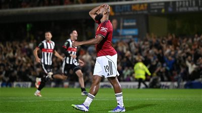 في مهب الريح.. بداية مخيبة لـ مانشستر يونايتد بعد التعثر في الدوري وتوديع الكاراباو