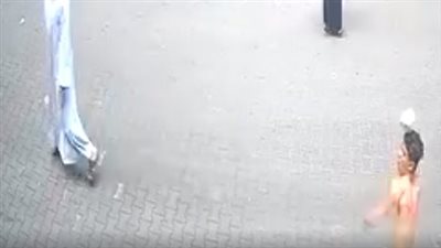 حدفها بقالب انترلوك كسر عضم وشها.. الأمن يفحص فيديو الاعتداء على سيدة في إمبابة