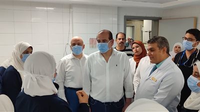نائب وزير الصحة يتفقد المنشآت الطبية بالقليوبية.. ويوجّه بمكافأة أسبوعين لـ فريق معمل الرصد البيئي