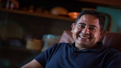 المنتج حسام علوان بعد إصابته بورم: أعود لمصر قريبًا لاستكمال رحلة علاجي