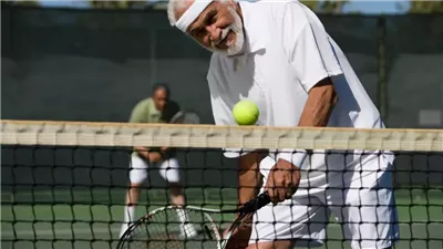 رياضة واحدة تتفوق على السباحة وكرة القدم في إطالة العمر.. تعرف عليها