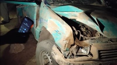 انقلاب سيارة ربع نقل على طريق الفرافرة - ديروط ووجود مصابين | صور