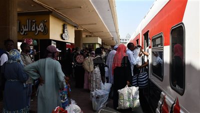 تأكيدًا لـ القاهرة 24.. السكة الحديد تُشغل قطارا إضافيا اليوم لنقل السودانيين إلى وطنهم