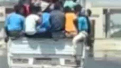 حملا الركاب بالصندوق.. القبض على قائدي سيارتين نقل بتهمة تعريض حياة المواطنين للخطر