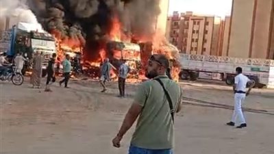 التهم 4 سيارات نقل.. السيطرة على حريق داخل جراج بالشرقية