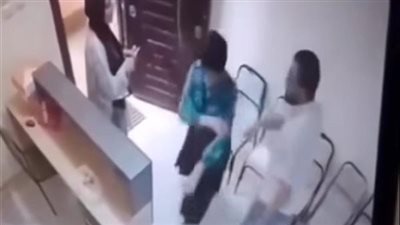 أول تعليق من صاحب السنتر التعليمي بسوهاج بعد انتشار فيديو تعديه على فتاة