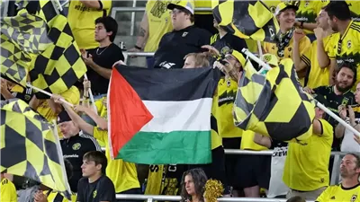 وسام أبو علي يشعل الجدل في الدوري الأمريكي بسبب علم فلسطين