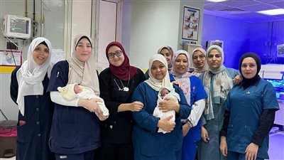 فريق الرعاية المركزة بمستشفى أطفال بنها التخصصي ينقذ حياة طفلين وُلدا بوزن 900 جرام