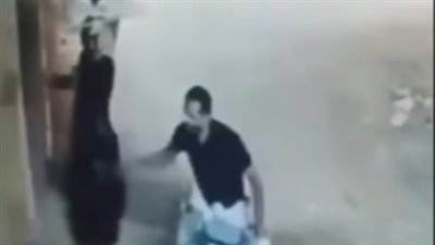 اعترف بالواقعة.. الداخلية تكشف تفاصيل ضبط شاب تحرش بسيدة خلال استقلاله دراجة نارية بالقاهرة