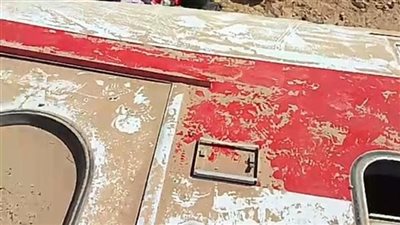 السكة الحديد تدفع بأوناش لرفع عربات قطار روسي خرج عن مساره بخط مطروح محرم بك