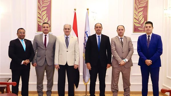 مسؤولو صندوق مكافحة