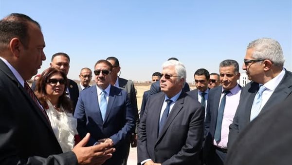  الدكتور أيمن عاشور