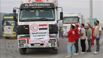 زاد العزة.. الهلال الأحمر: إرسال أكثر من 185 شاحنة بنحو 3200 طن مساعدات إنسانية عاجلة لغزة 
