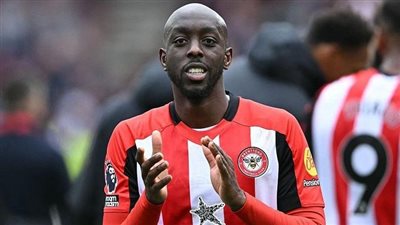 لاعب برينتفورد: النادي يقف في طريقي دون وجه حق.. ولم يفِ بوعده بالسماح برحيلي