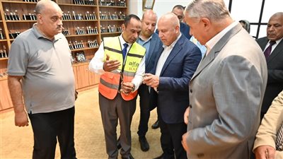 وزير الصناعة يتفقد موقع مجمع مرغم 3 بالإسكندرية ويلتقي العاملين بمجمعي مرغم 1 و2 