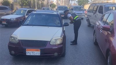 حملات مرورية موسعة بالمنصورة لضبط التاكسي والسرفيس.. وقرارات حاسمة ضد المخالفين