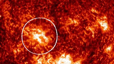 عروض ضوئية مذهلة.. انبعاث شمسي في طريقه إلى الأرض