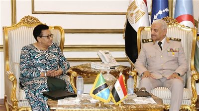 الفريق أول عبد المجيد صقر يلتقي وزير الدفاع والخدمة الوطنية التنزانية