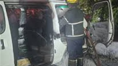 السيطرة على حريق نشب في سيارة ميكروباص بشارع فيصل الرئيسي