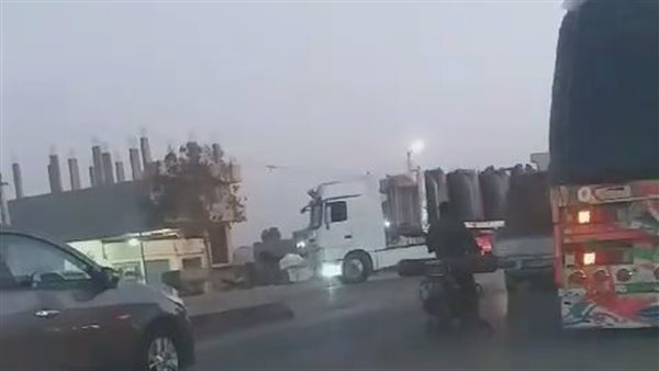 مصرع صغيرة أسفل جرار