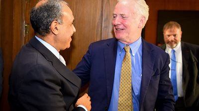 وزير الخارجية يستقبل السيناتور “كريس فان هولن” والسيناتور “جيف ميركلي” عضوي مجلس الشيوخ الأمريكي