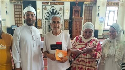 يغير اسمه إلى «محمد».. أرجنتيني يشهر إسلامه بمسجد الميناء الكبير