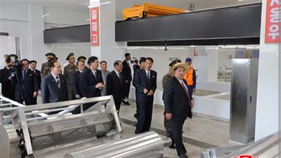 قبل لقاء بوتين.. رئيس كوريا الشمالية يتفقد خطًا جديدًا لإنتاج الصواريخ