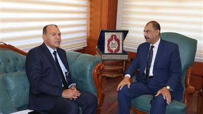 منحة إماراتية بقيمة 10 ملايين دولار.. محافظ سوهاج يستقبل مساعد وزير التنمية المحلية للمشروعات القومية