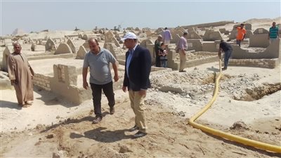 شق رشاح.. حل جذري لتسرب المياه بمقابر ميدوم في بني سويف