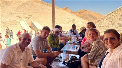 مرشدو الأقصر يطالبون بسرعة إعادة فتح كافتيريا وادي الملوك بعد الحريق