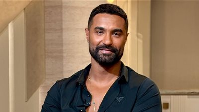 كريم فهمي: بشكر أبويا وأمي على انفصالهما.. وأنا الحب الأول في حياة بناتي 