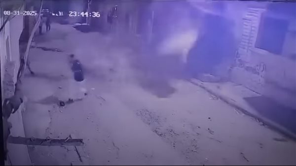 لحظة نجاة شاب من