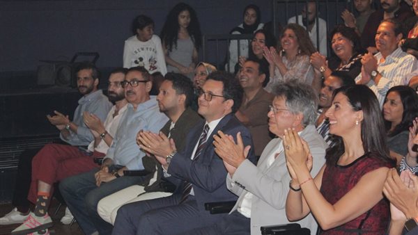 وزير الثقافة مع أبطال