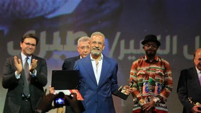 صبري فواز يذكر أسماء أصحاب الفضل في مشواره الفني بعد تكريمه من مهرجان المسرح التجريبي